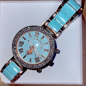 Women’s Watch , Rose gold plated with a light Blue beautiful color.